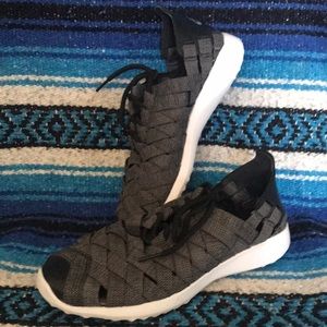 ORIGINAL AUTHENTIC NIKE JUVENILE WOVEN PRM WMNS 7.5 BLACK COOL GREY-WHITE